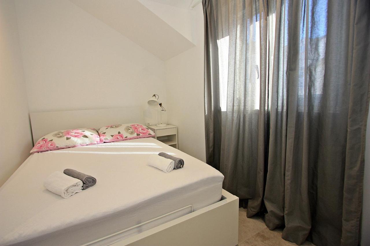 Apartman Ivana Supetar Exterior foto